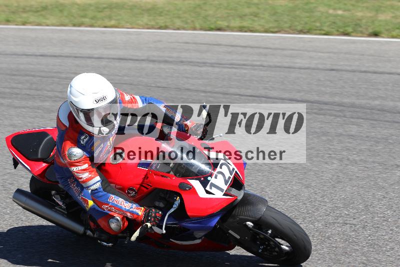 /Archiv-2025/48 25.08.2025 Cornu Master School ADR/blau-bleu/122